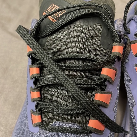 Nike sneakers, kids size 4, like new - Picture 9 of 12